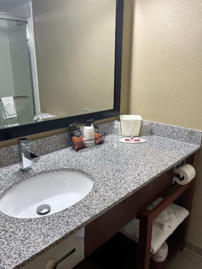 Hotel Super 8 By Wyndham North East Raleigh
