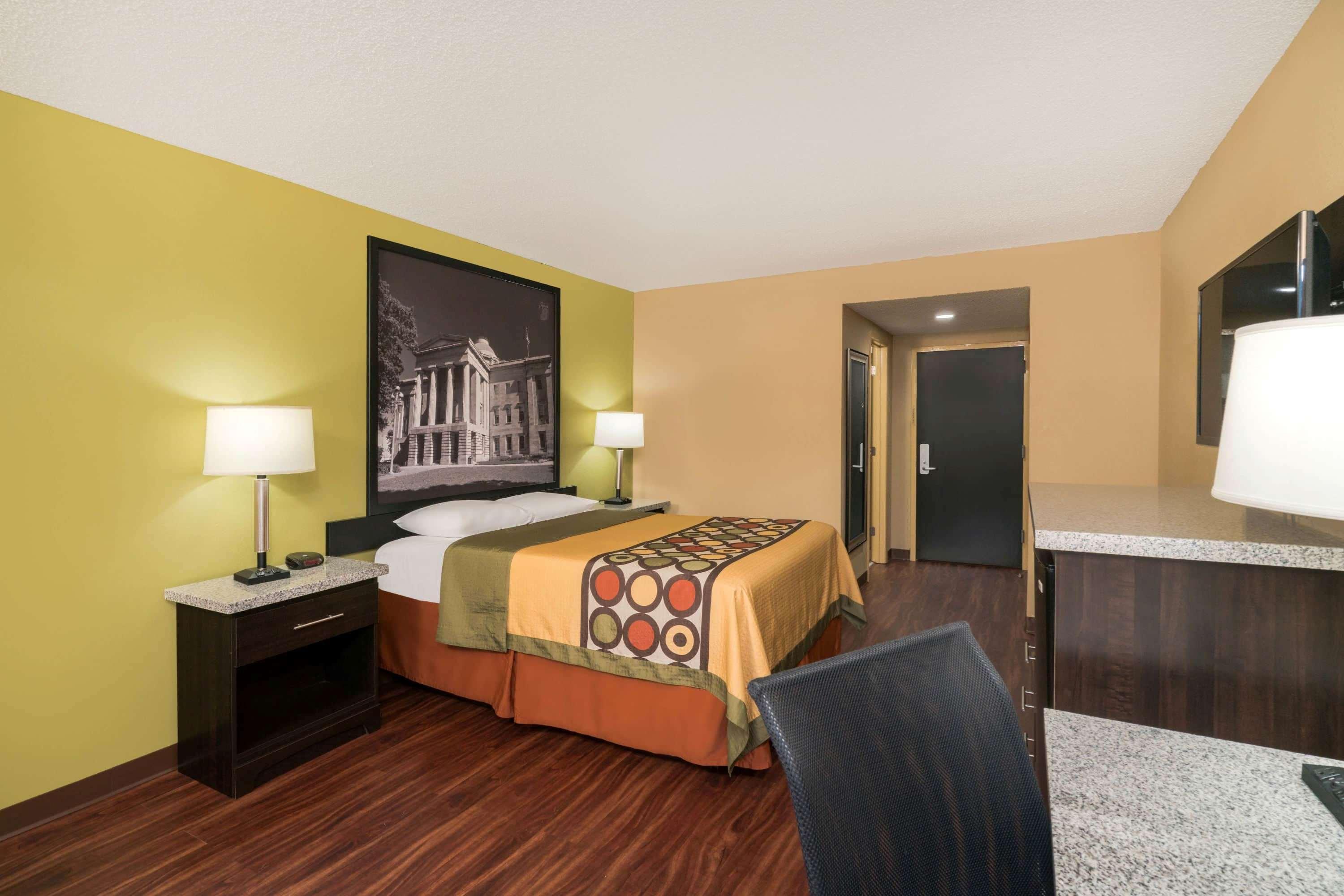 Super 8 By Wyndham North East Hotel Raleigh