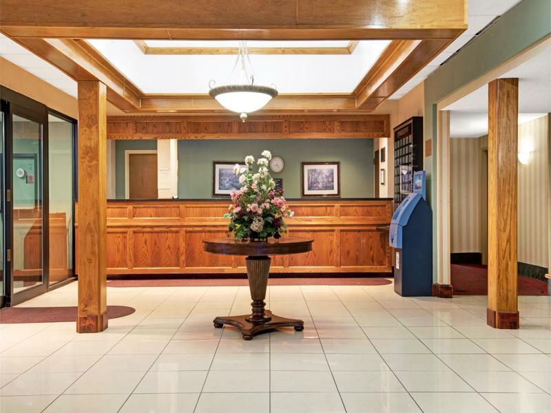 Hotel Super 8 By Wyndham North East Raleigh